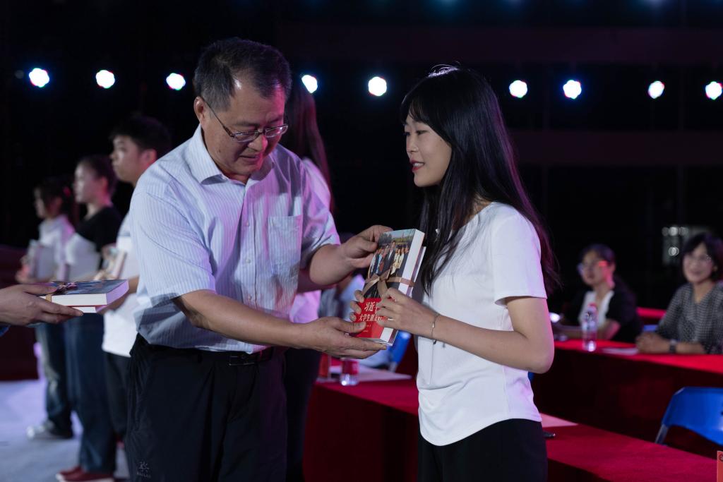 免费观看已满十八岁电视剧两女