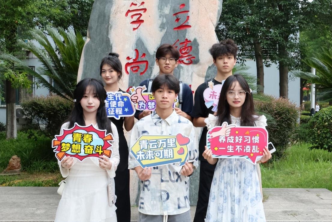 免费观看已满十八岁电视剧两女