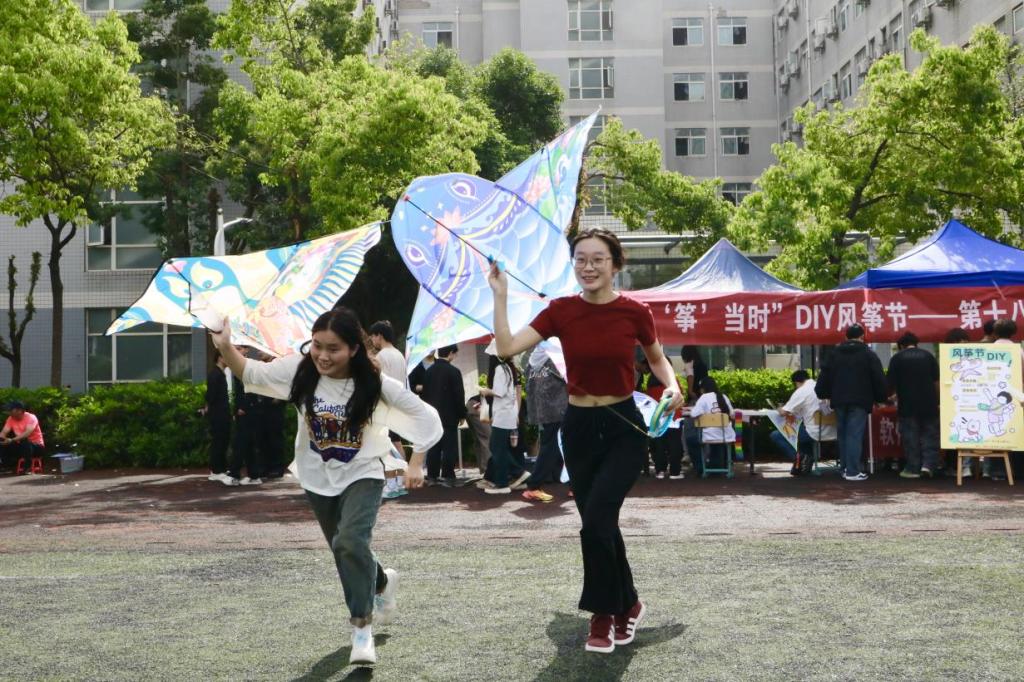免费观看已满十八岁电视剧两女