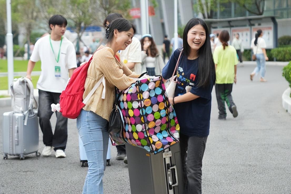 免费观看已满十八岁电视剧两女