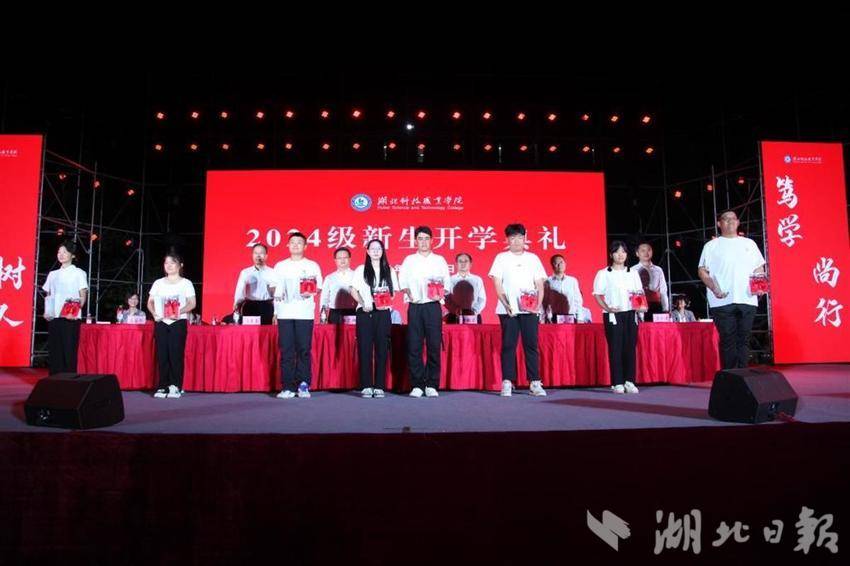 免费观看已满十八岁电视剧两女