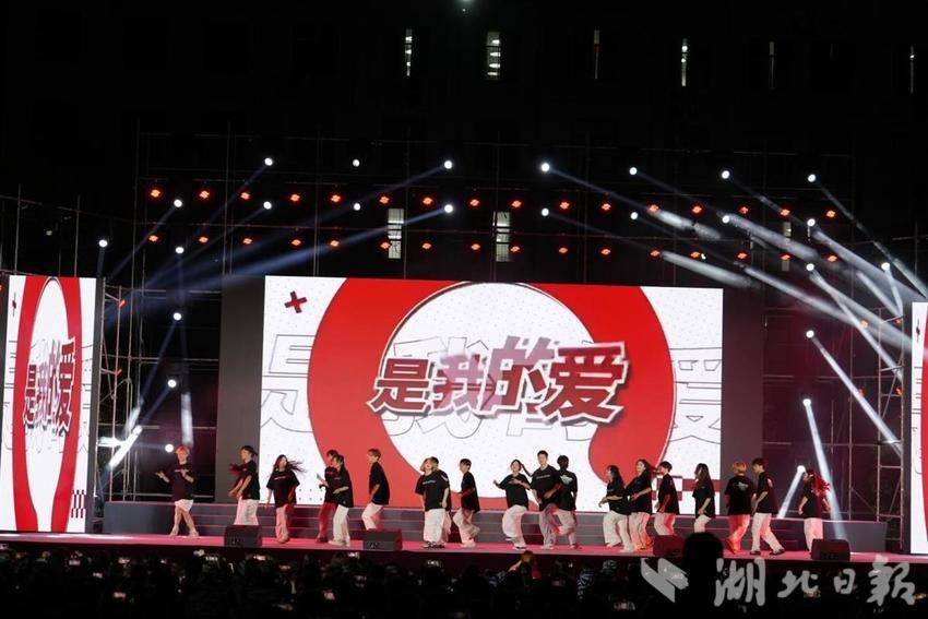 免费观看已满十八岁电视剧两女