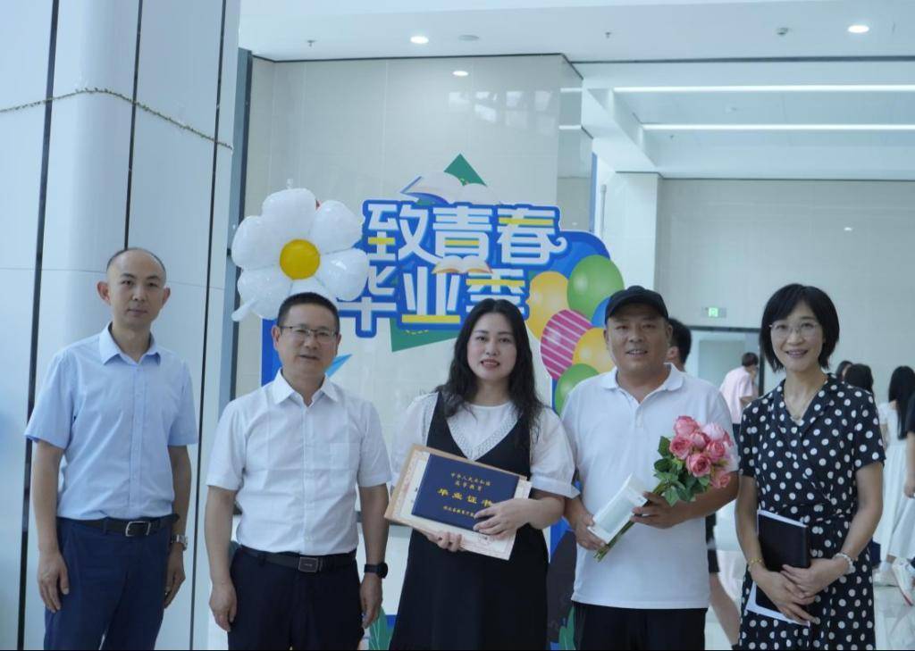 免费观看已满十八岁电视剧两女